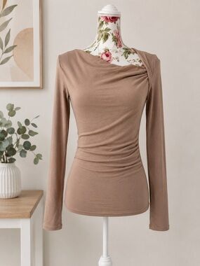 NWT Commense Ruched Asymmetrical Long Sleeve Top Medium
